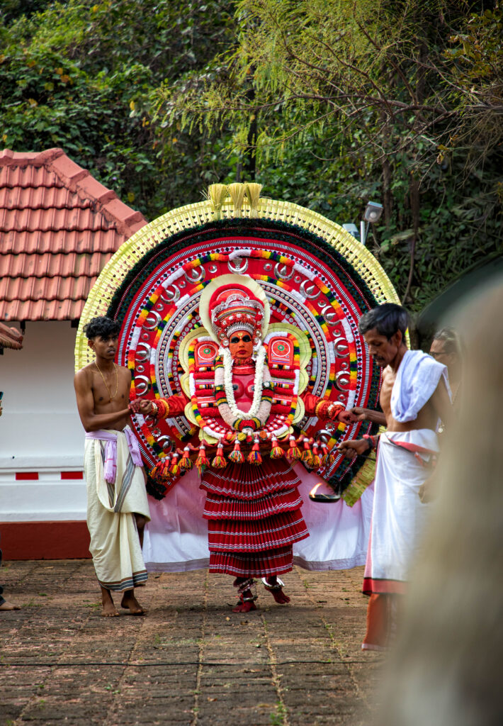Muvalum Kuzhi Chamundi Theyyam